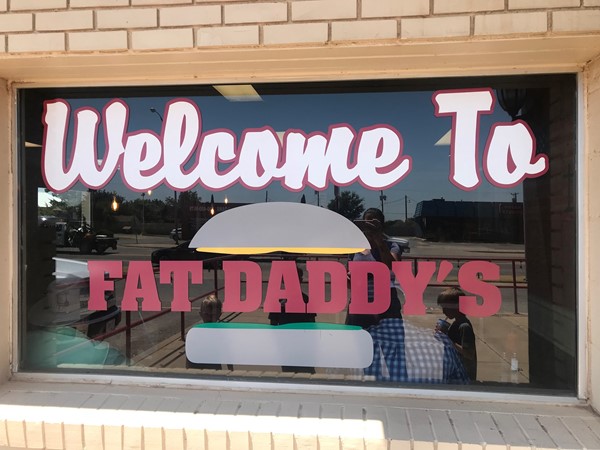 胖爸爸店是买汉堡的好地方. 我推荐胖爸爸特别汉堡