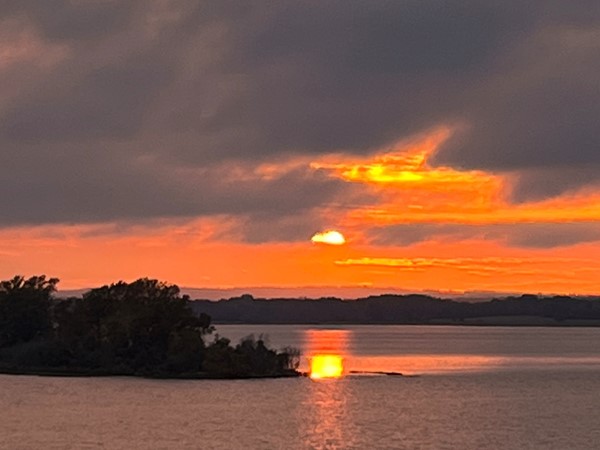 美丽的哈斯克尔县夕阳在克尔湖