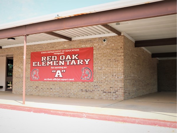 祝贺红橡树小学获得了俄克拉荷马州的“A+”