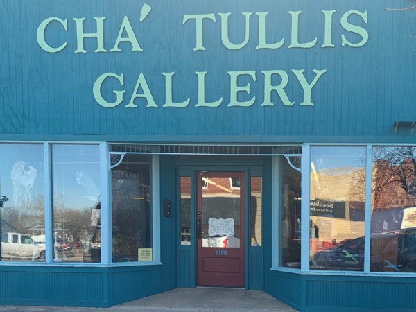 Cha’ Tullis Gallery offers original Native American jewelry, beadwork, paintings 和更多的 