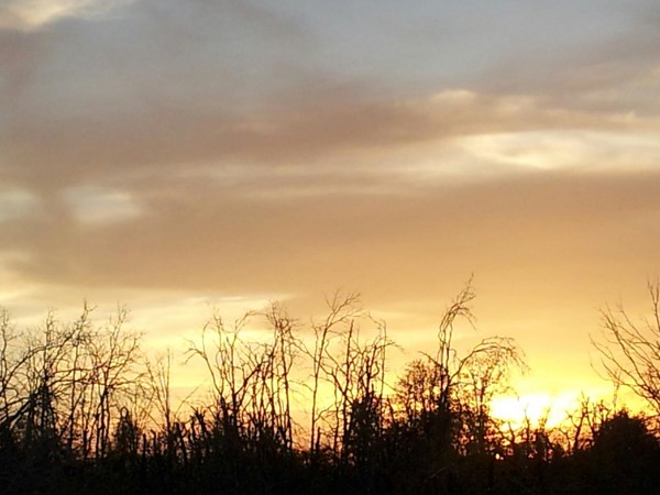 这张美丽的日落是在位于Choctaw路之间的十英亩湖拍摄的 & Indian Meridian