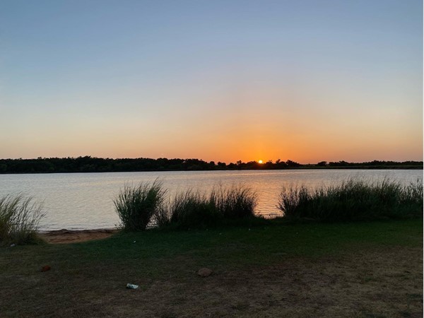 日落时的自由湖