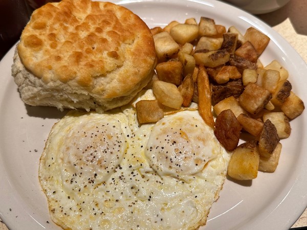 早餐是一天中最好的一餐，尤其是在埃德蒙的大饼干店