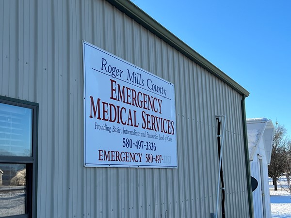 夏延作为县城拥有全县唯一的全职紧急医疗服务 