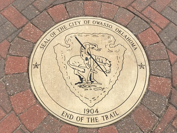 The seal of the city of Owasso, the trail ends here.  这个地区历史悠久