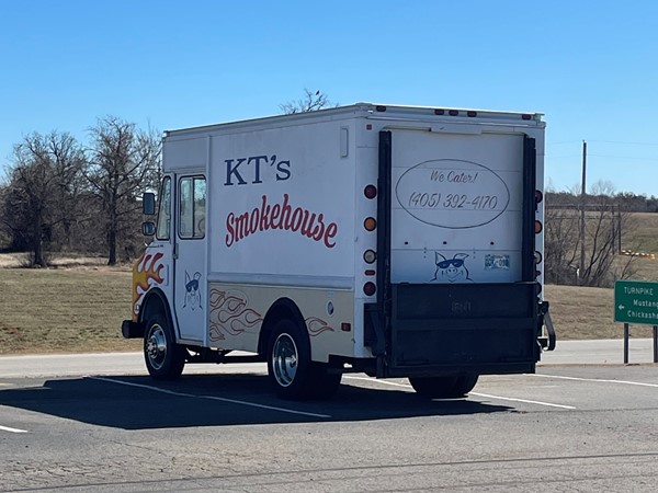 KT的熏制餐车现在每周一营业
