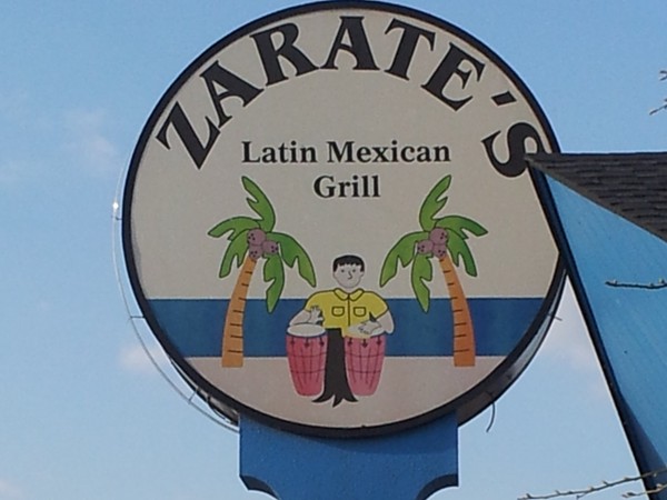 我们喜欢萨拉特斯的拉丁和墨西哥食物. 不能错过百老汇的绿松石建筑吗.  