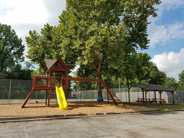 Woodmeadow公园和野餐区提供了一个很好的方式来享受放松的时间