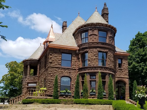 Loving these beautiful castle like homes near the Kansas City Museum 