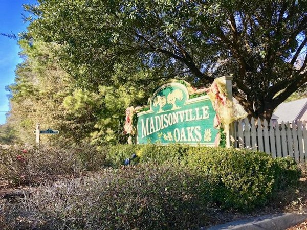 Entrance to Madisonville Oaks
