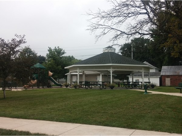 Dunterton Town Center offers a quaint community gazebo picnic area. The perfect resting spot