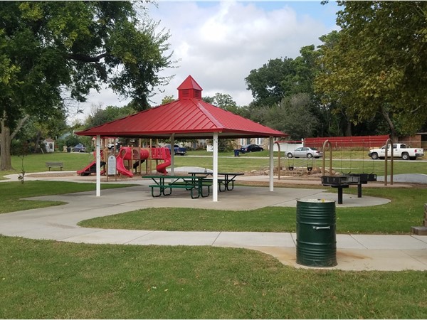 Picnic area at Meadowbrook Park
