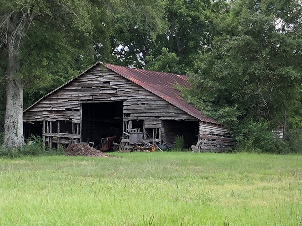 Old barn in rural Coffee County 