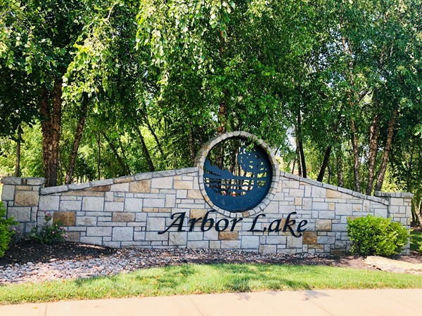 Arbor Lake Entrance 