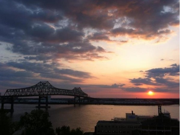 Sunset over the Mississippi River seen from Downtown Baton Rouge