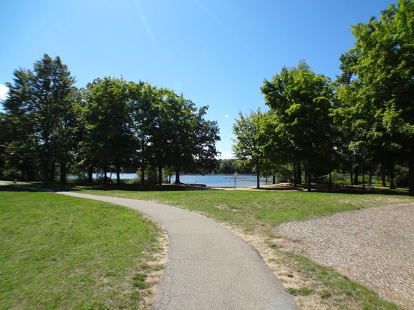 Beautiful day to visit the lake, Long Lake Park