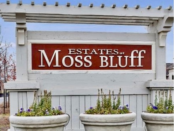Subdivision sign for Estates at Moss Bluff 