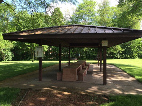 Nice picnic shelter at Heritage Park Disc 