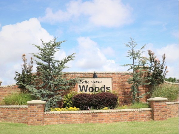 Lake Woods takes pride in landscape throughout the neighborhood 