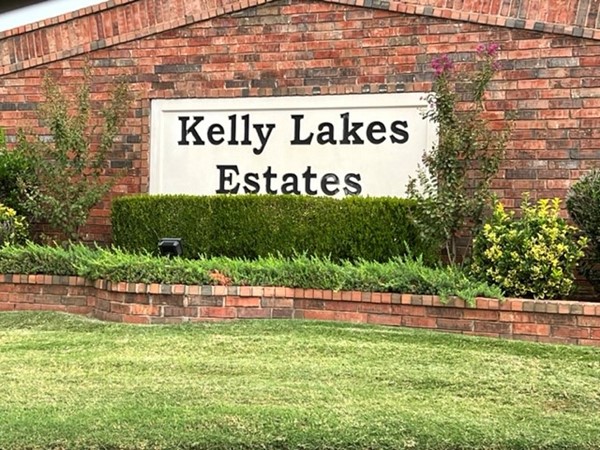 Kelly Lakes Estates entrance sign