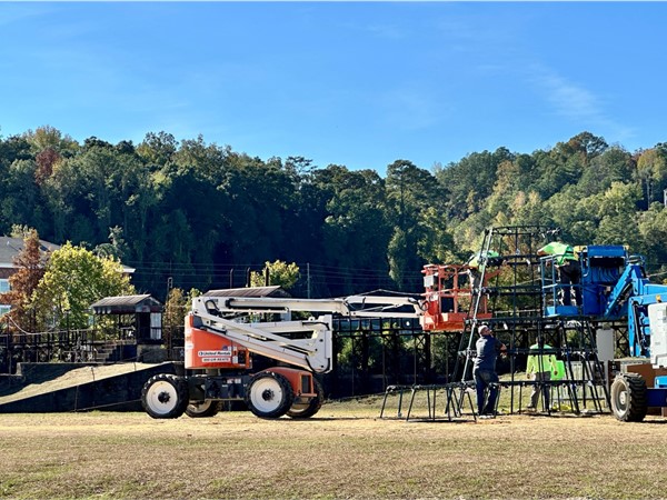 The City of Prattville is getting decorated for Christmas 