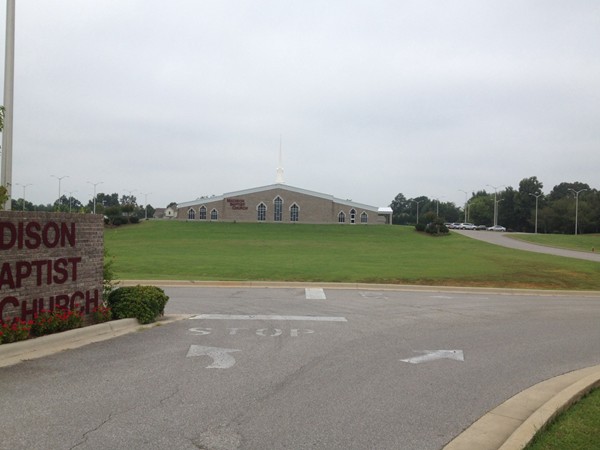 Madison Baptist Church on Balch Road also has Spanish services