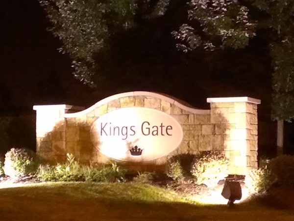 New construction and existing homes at Kings Gate