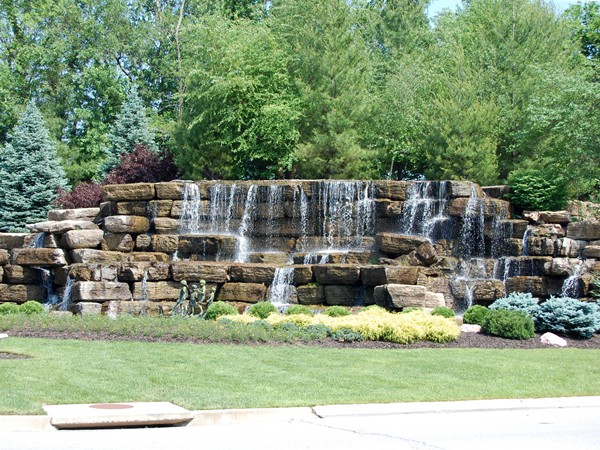 Thousand Oaks Community greets you with a fountain - Kansas City is the City of Fountains!
