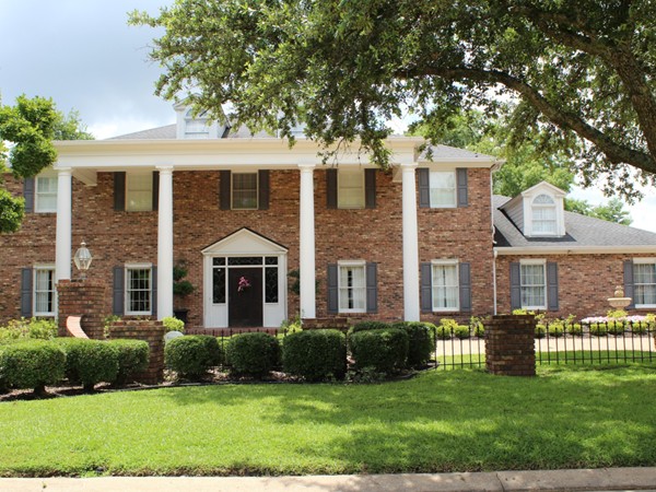 River Oaks subdivision offers luxurious and spacious homes along Bayou DeSiard