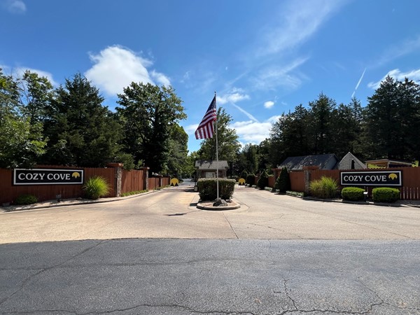 Cozy Cove gated community near Downtown Branson