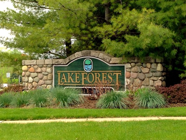 Lake Forest Highlands Development entrance