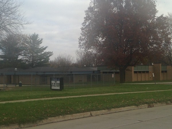 Studebaker Elementary School on County Line Road 
