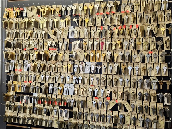 Midwest Locksmith keeps Emporia secure with reliable key, lock, and access solutions.