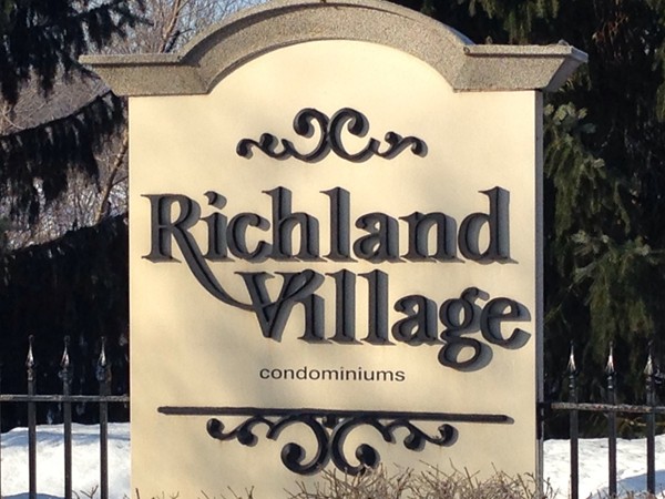 A small neighborhood of free standing condos on the north side of Richland. 