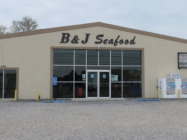 Hungry? Don't pass up this seafood restaurant for fresh, boiled shrimp, and po'boys