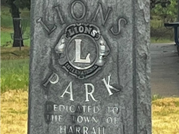 Lions Park monument 