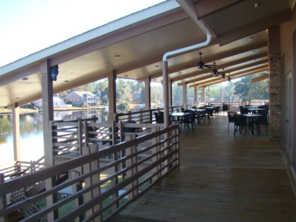 This lovely covered deck overlooking the lake is great for evening gatherings or holidays