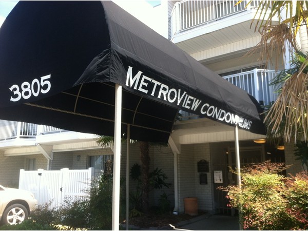 Metro View is a great condominium complex conveniently located behind East Jefferson Hospital.  