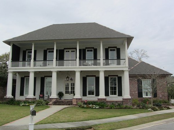 Traditional Plantation home in River Ranch 