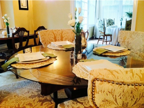 Knob Hill Bed and Breakfast offers a plush dining area
