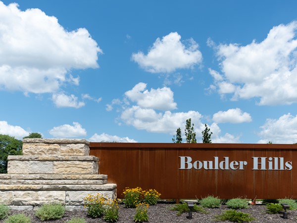 Entry monument for Boulder Hills in Olathe 