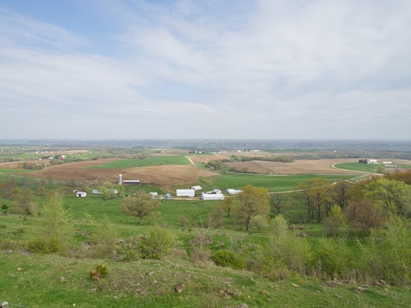 Spectacular view of the countryside from the Great River Road in Balltown