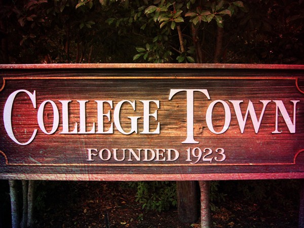 College Town, an outstanding neighborhood very close to the LSU campus