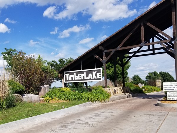 Timber Lake has such a unique entrance that you can't miss it! It is a one of a kind community 