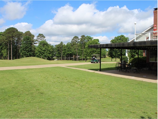 Calvert Crossing features a full-service clubhouse, driving range, and putting and chipping greens