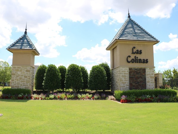 Las Colinas has a grand entrance and streets of rolling hills