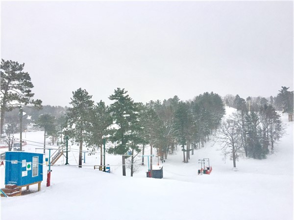 From the bunny hill to easy green runs, Mt Holiday is a welcoming community ski hill for all ages