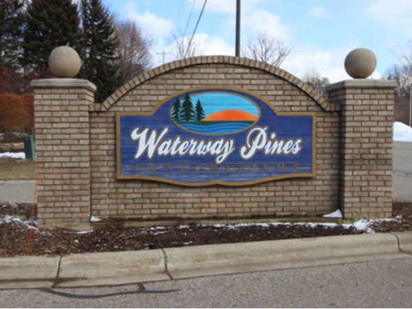 Waterway Pines Lakewood Boulevard Entry