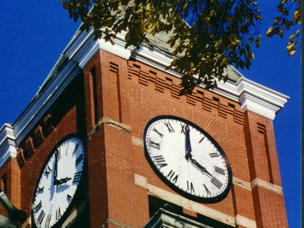 Howell's historical courthouse clock