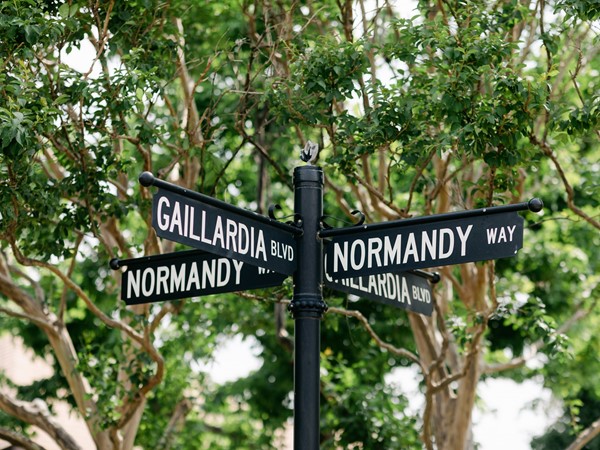 Gaillardia! Beautiful street signs 